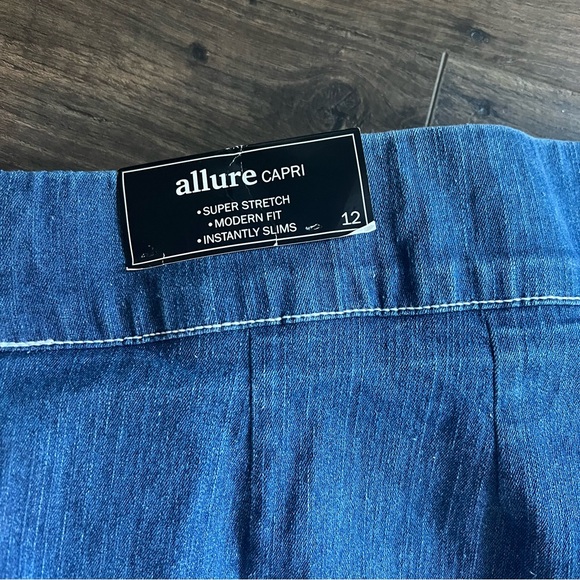 Alfred Dinner Allure Capri Jeans Size 12 NWT - Picture 7 of 10
